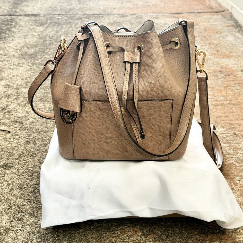 Michael Kors Bucket Bag